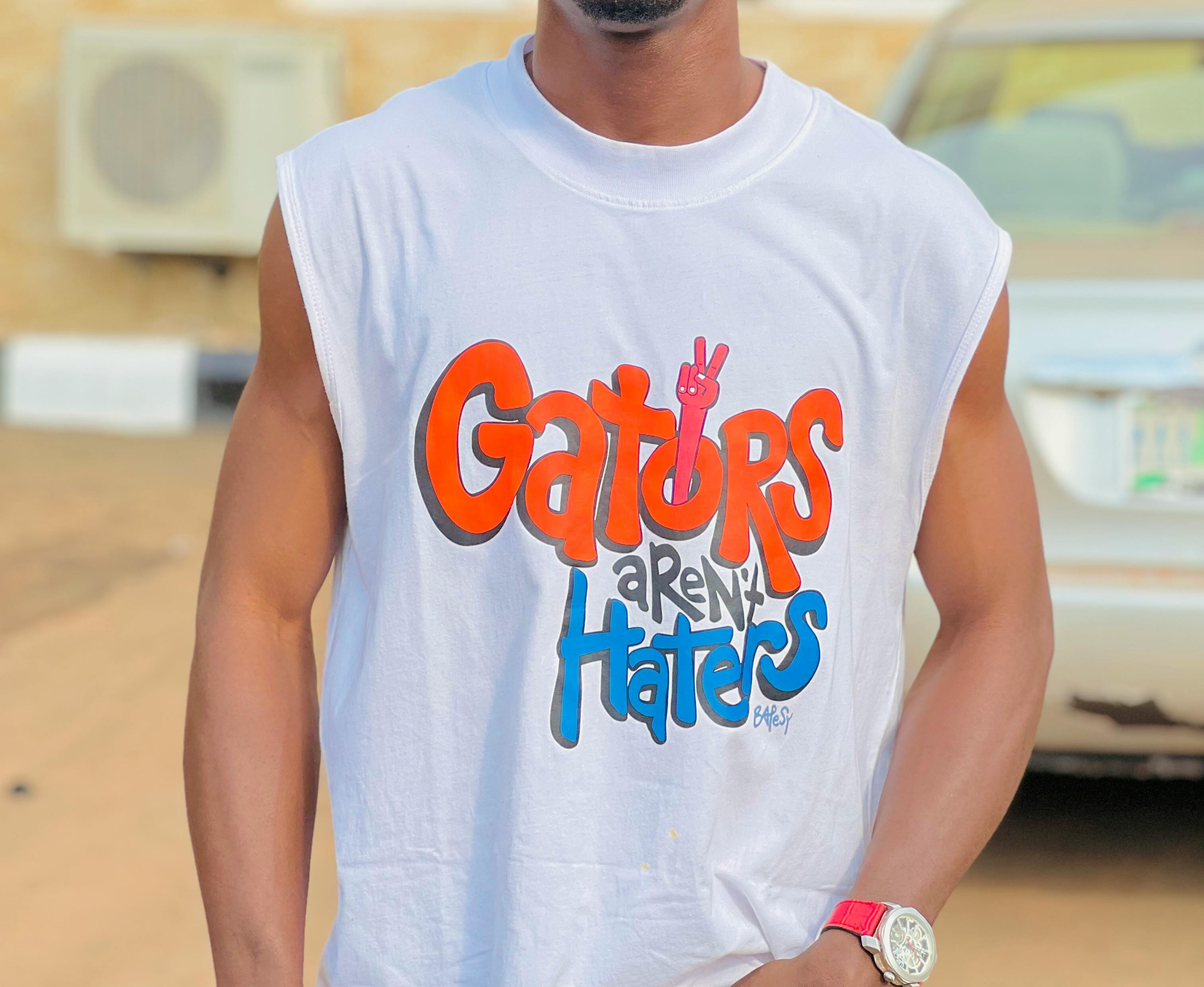 Sleeveless shirt graphic print